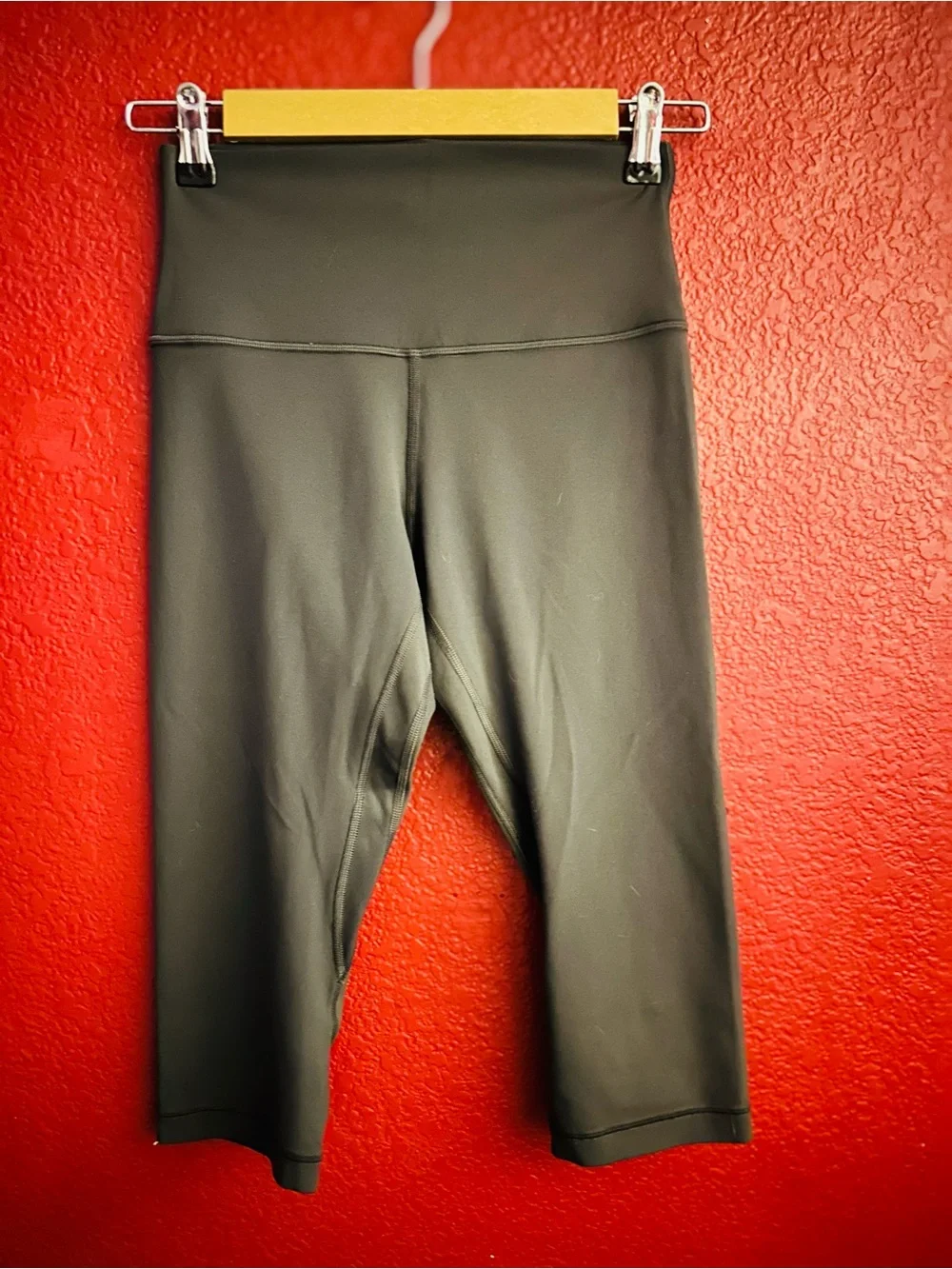 Lululemon High-Waist Performance Capri Leggings - Olive Green Women’s size 6